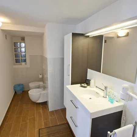 Miralago And Hotel 2*