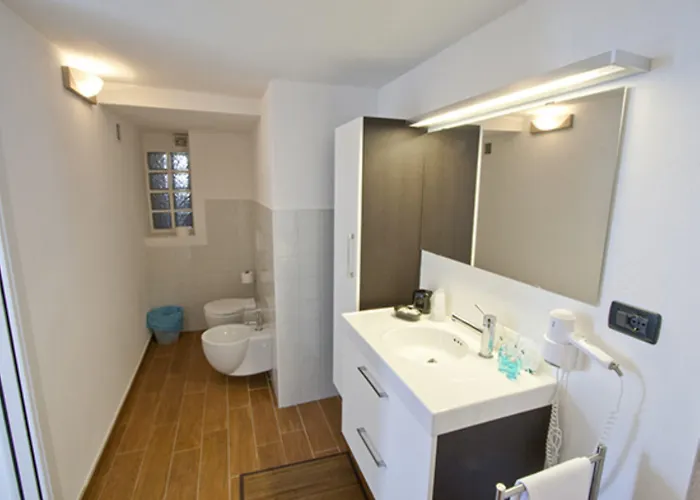 Miralago And Hotel 2*